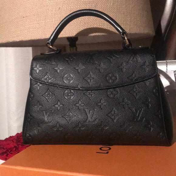 Louis Vuitton - Picture 2 of 8